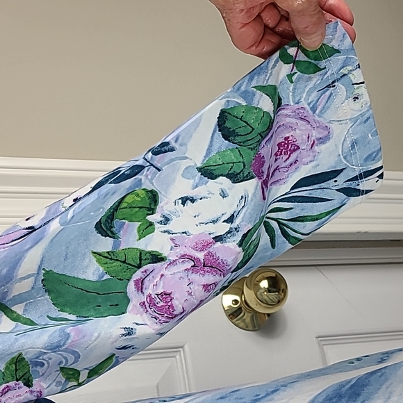 Collections Etc Assymetrical Hem Floral Blouse - Picture 4 of 12